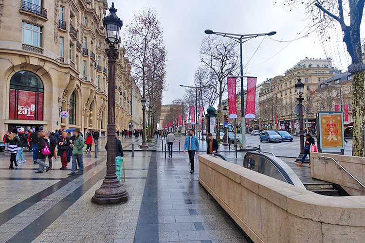 Champs Elysées - Einkaufsbummel