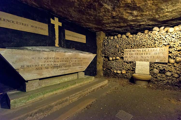 Katakomben Paris Sarkophag Katakomben Paris Sarkophag